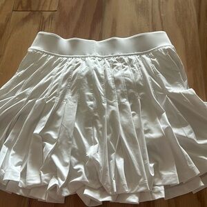 white vineyard vines skirt
